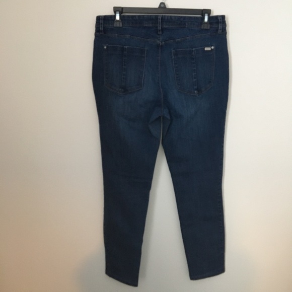 Dark Wash, RJeans, Size 32 - Picture 3 of 8